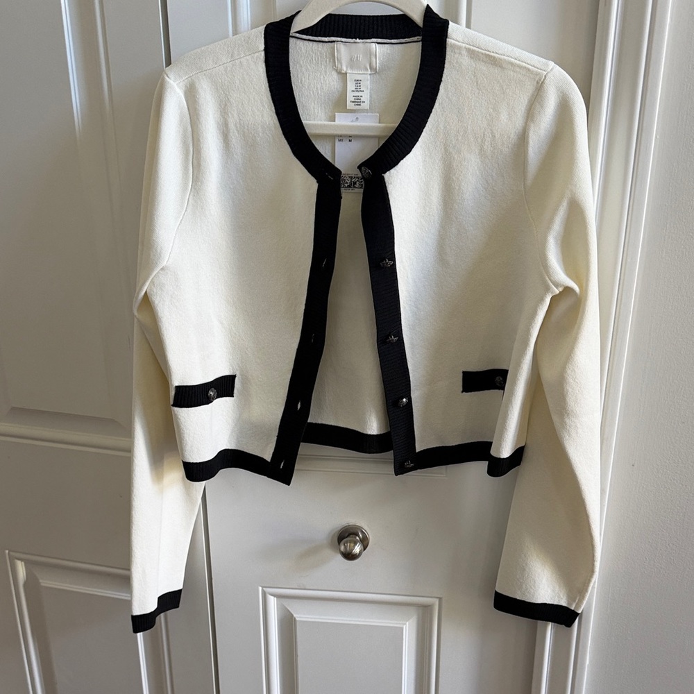 H&M Cropped Ivory Knit color block Cardigan with Black Trim
